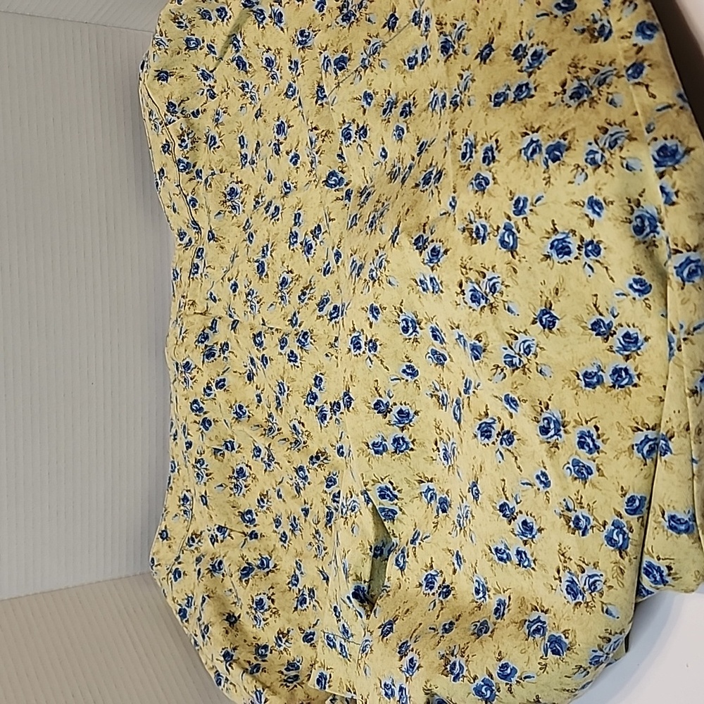 Evan Picone Stretch Capris Light Lime Green With Blue Flowers - Picture 7 of 8
